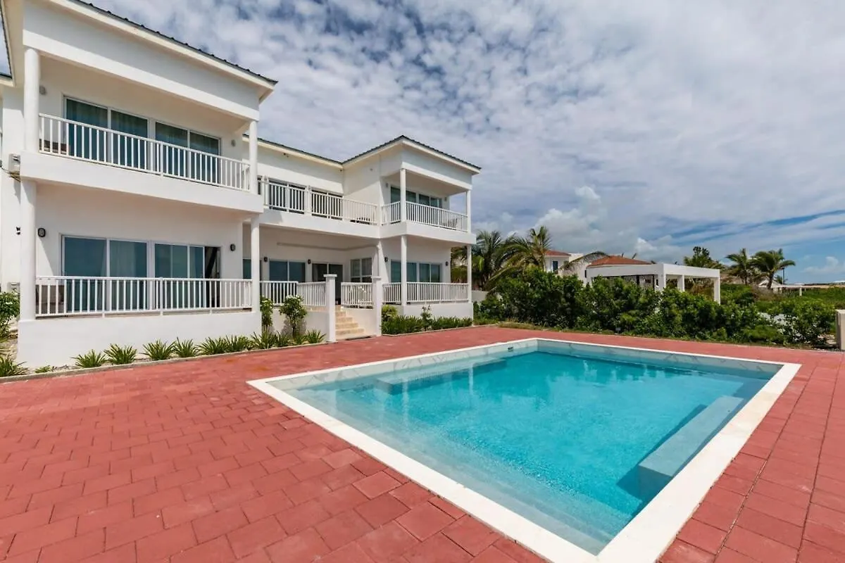 Breathtaking Turtle Tail Drive Oceanfront Villa Turtle Cove 0*,  터크스 케이커스 제도