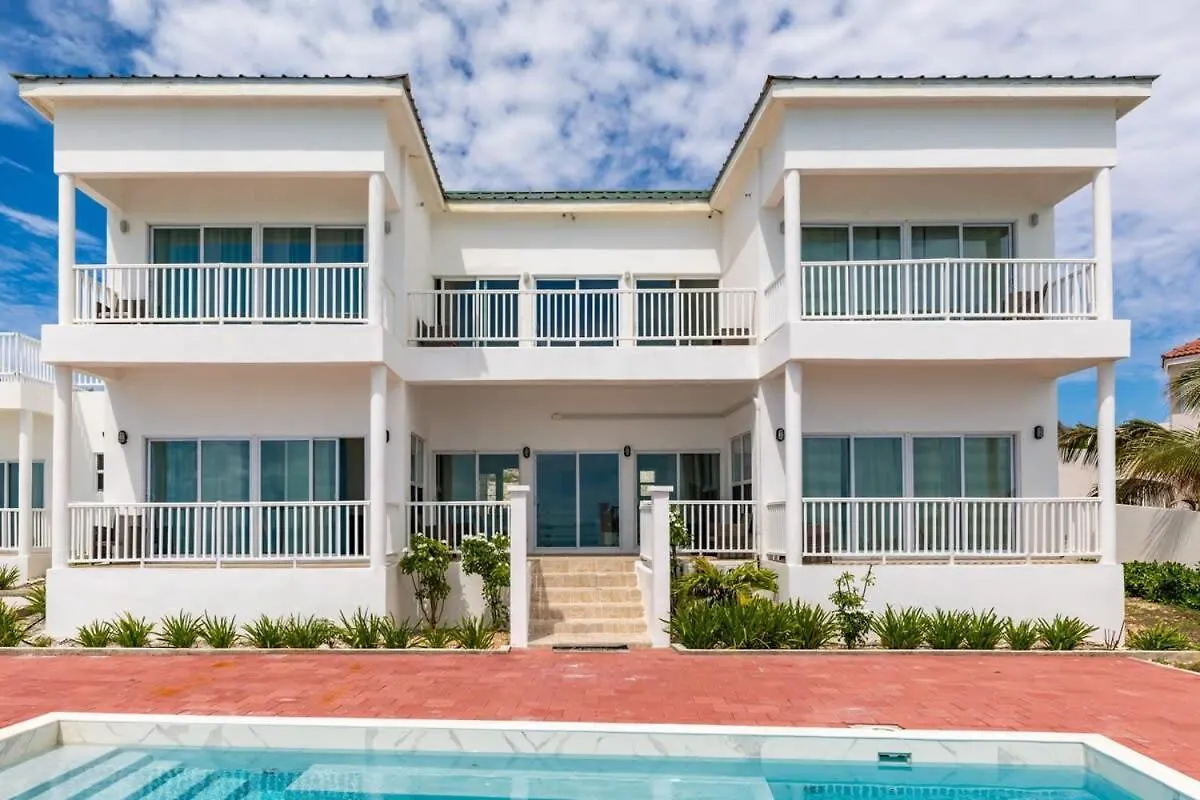 Breathtaking Turtle Tail Drive Oceanfront Villa Turtle Cove 터크스 케이커스 제도