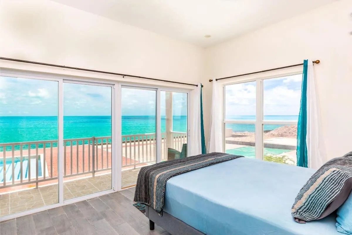 Breathtaking Turtle Tail Drive Oceanfront Villa Turtle Cove 터크스 케이커스 제도